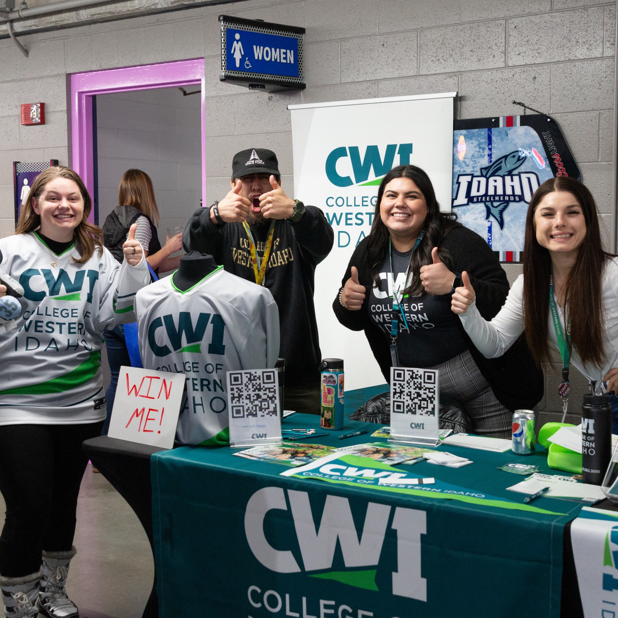 CWI students and staff at Steelheads game