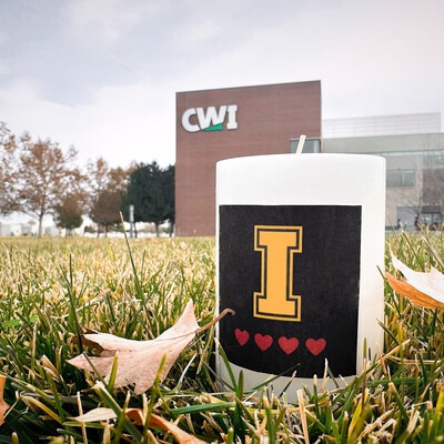 Candle for U of I in front of CWI building