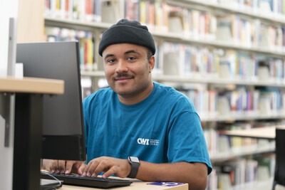 Student sitting at a computer in the library