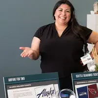 A woman points to an auction item.