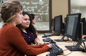 CWI students in a computer lab
