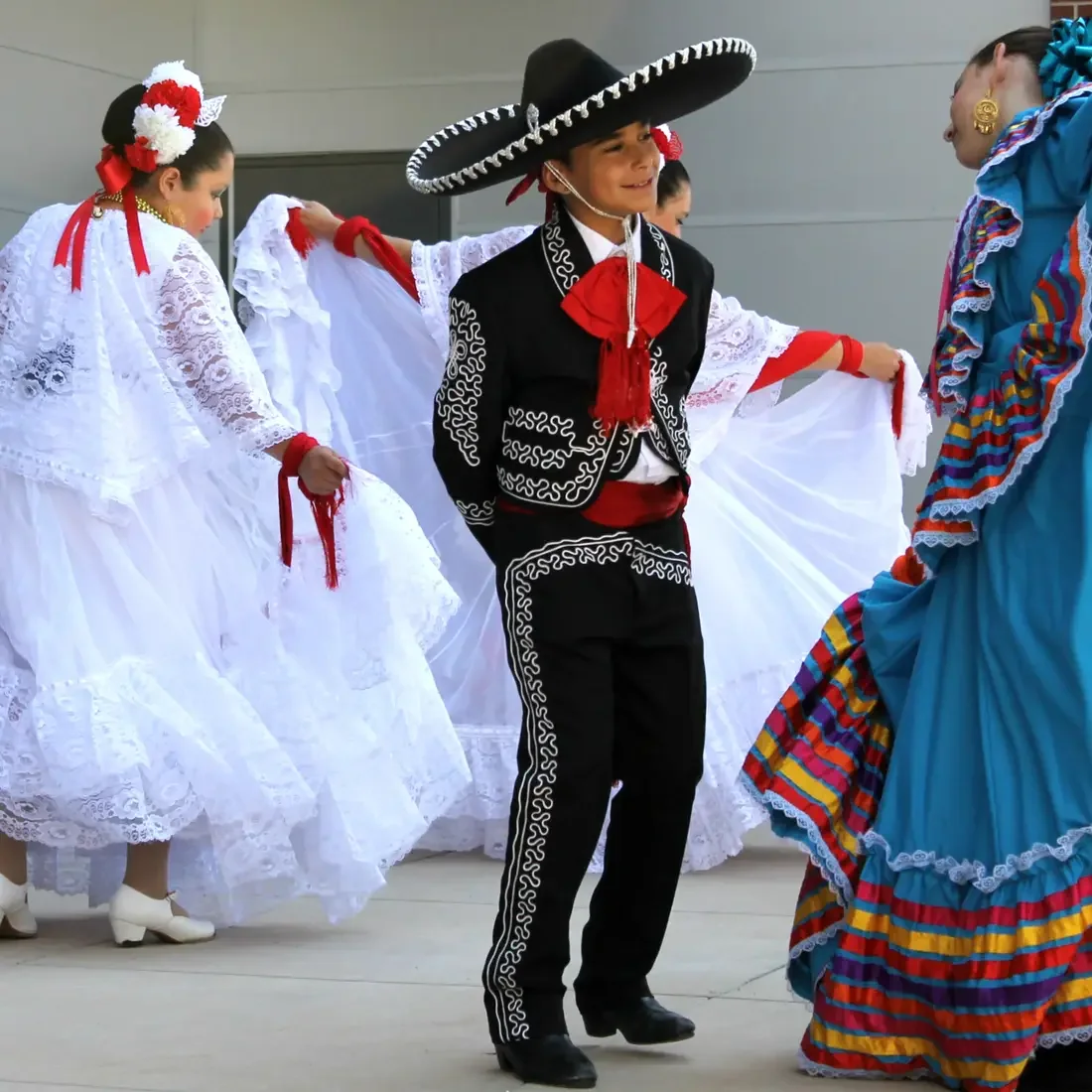 Fiesta Cultural dancers