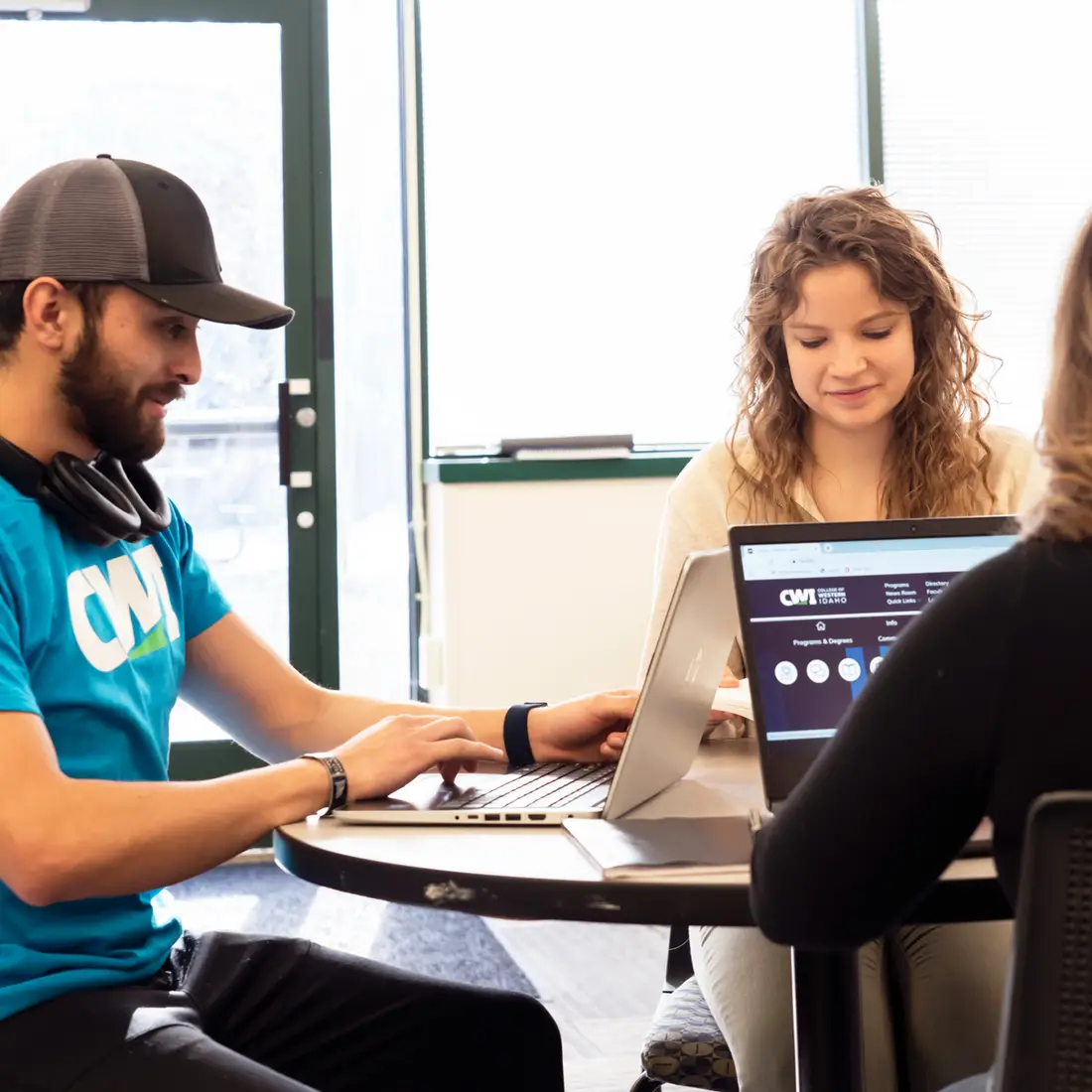 CWI students gaming on computers