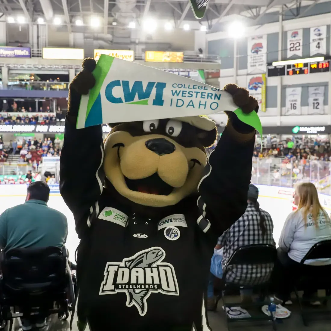Steelheads mascot, Blue, holding CWI pennet
