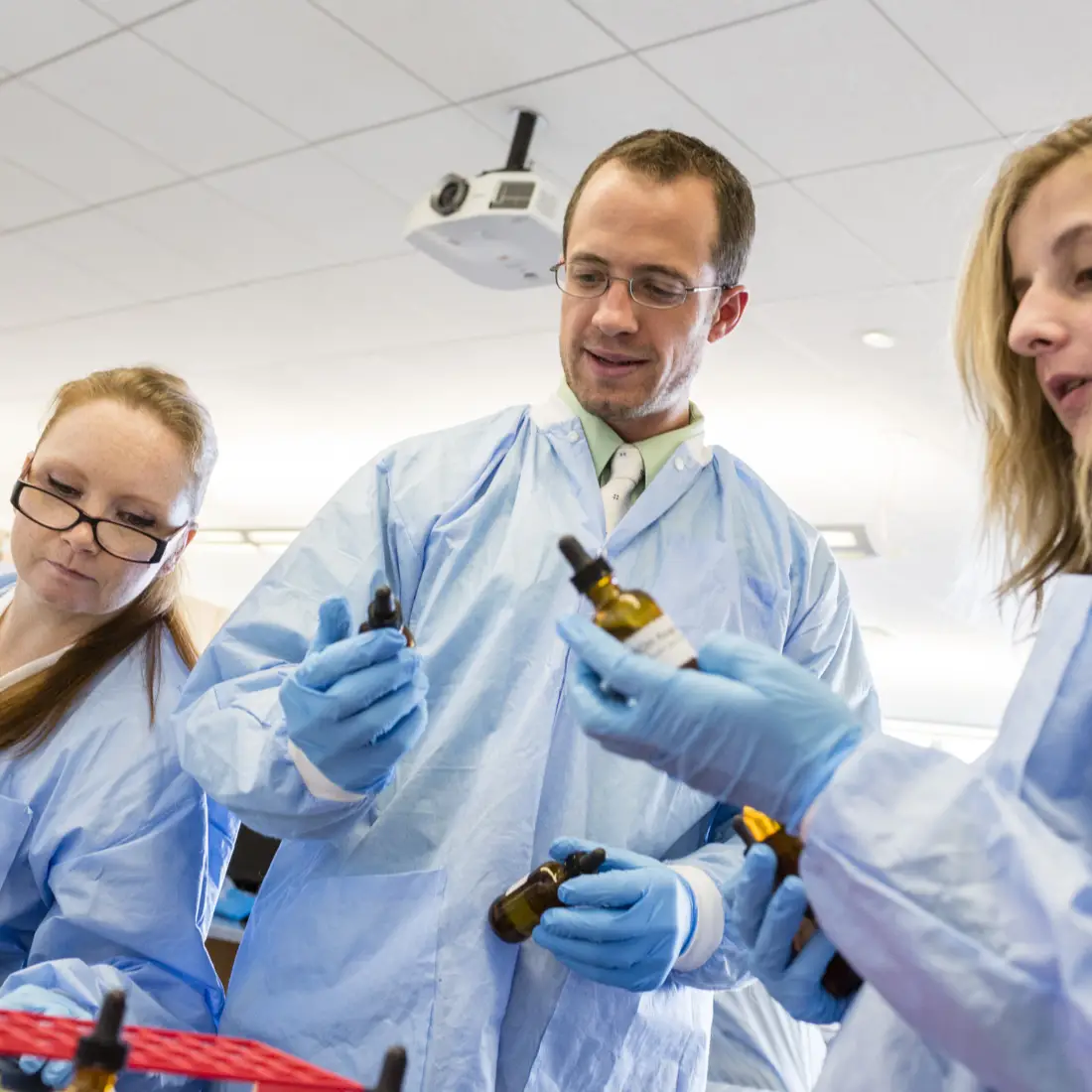 Two people in a biology lab