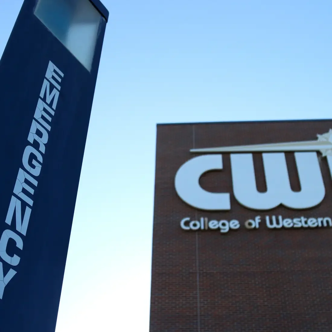 Emergency sign next to CWI building