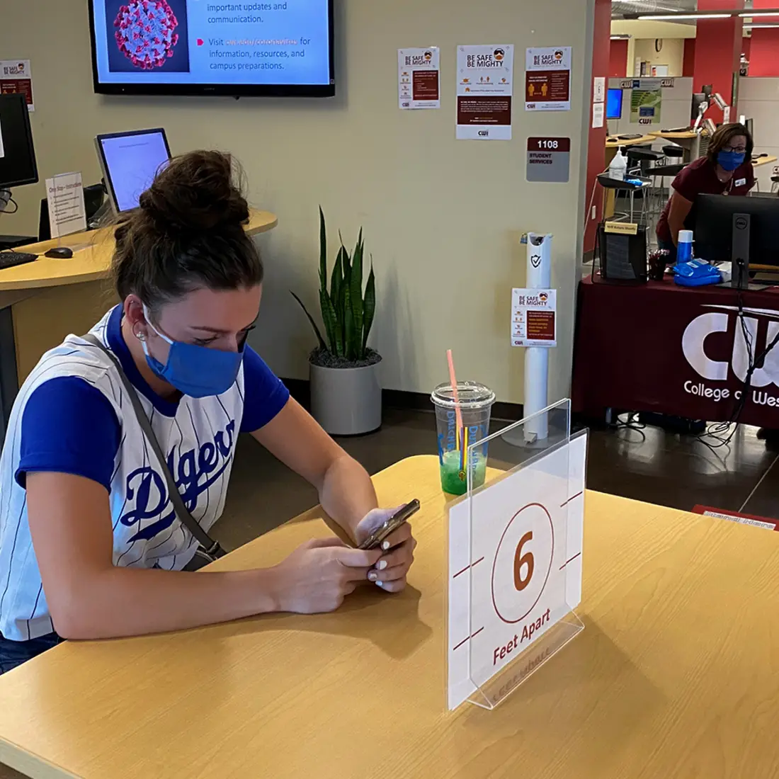 Student visiting the Nampa Campus Academic Building One Stop Student Services location