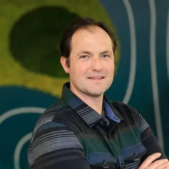 Headshot of Eric Mullis