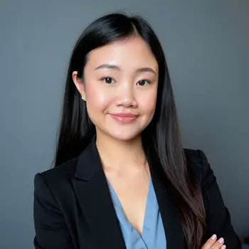 Headshot of Alicha Jamroonchat