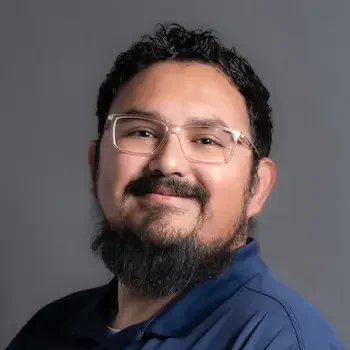 Headshot of Chewy Alvarez