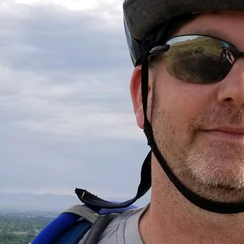 Congratulate September 2018 Faculty of Distinction, Scott Straub