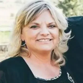 Headshot of Michelle Bennett