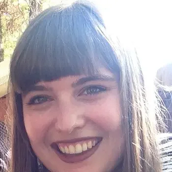 Headshot of Julia Broderick