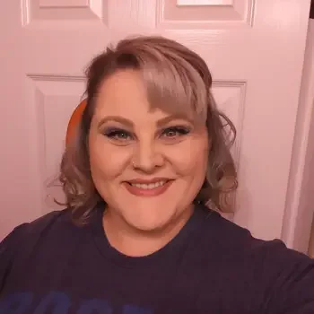 Headshot of Carlie Reynolds