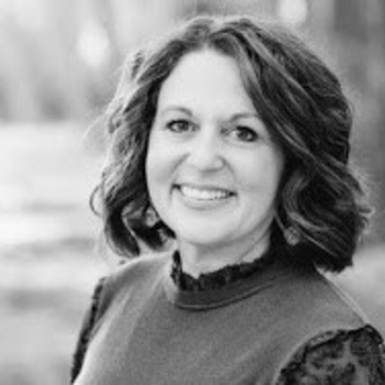 Headshot of Connie Echols