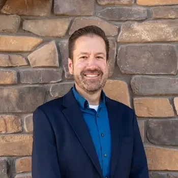 Headshot of Shane Chariton