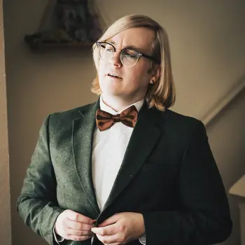 Headshot of Elijah Nevins