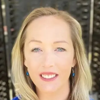 Headshot of Kelli Crawforth