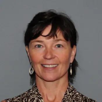 Headshot of Janel Holt