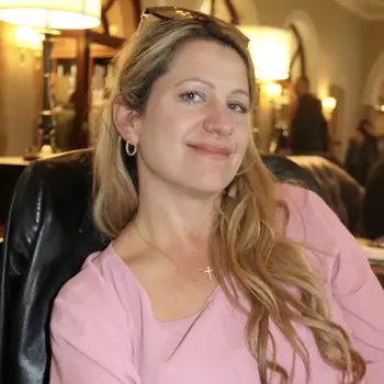 Headshot of Joanna Sinos