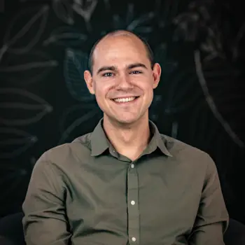 Headshot of Justin Shaw