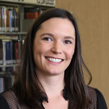 Headshot of Lindsay Dwyer