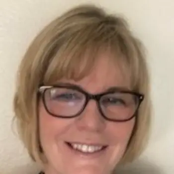 Headshot of Cindy McMullen