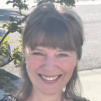 Headshot of Monica Lange