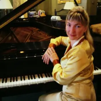 Headshot of Svetlana Maddox