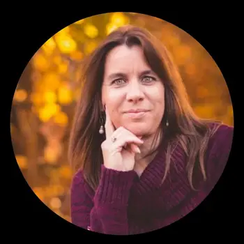 Headshot of Angela Bettis