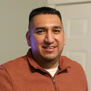 Headshot of Roberto Trinidad