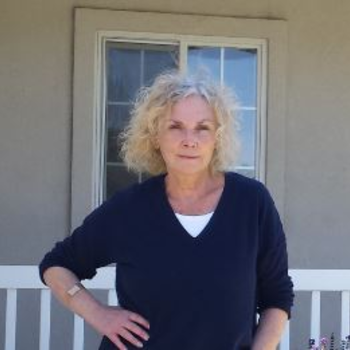 Headshot of Sandy Roseburg