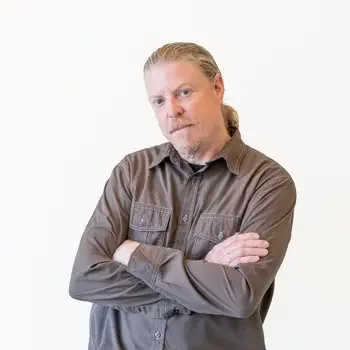 Headshot of Ross Hosking