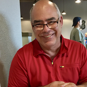 Headshot of Derek Santos