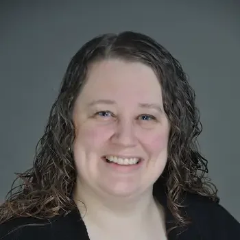 Headshot of Lynne Tucker