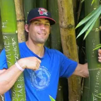 Headshot of Aaron von Lindern