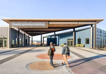 Students walking into Simplot Agriculture Building