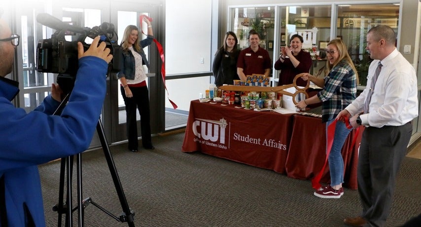 Student Affairs at table for Food for Thought Pantry